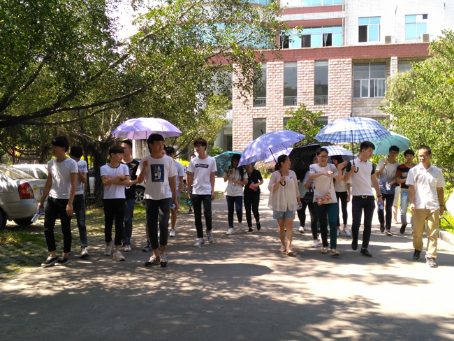 閩西職業(yè)技術(shù)學(xué)院師生走進天泉藥業(yè)參觀實訓(xùn)